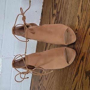 Womens medium size 8 platform heel